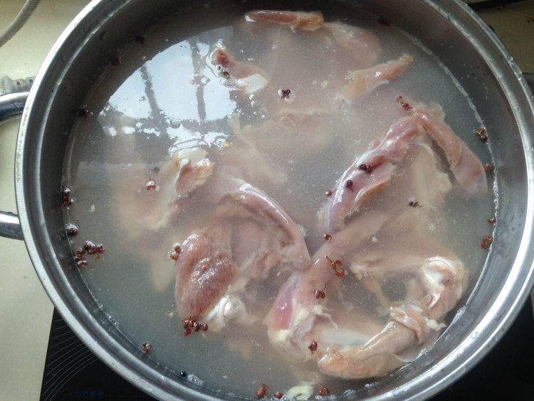 卤鸭锁骨步骤1