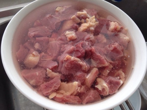 云南大酥牛肉（红烧牛步骤1