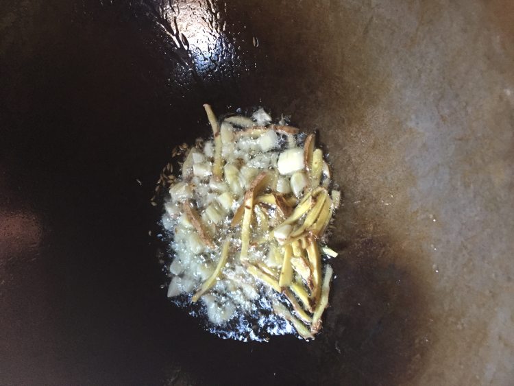 美味下酒菜豆瓣酱炒鸡步骤2