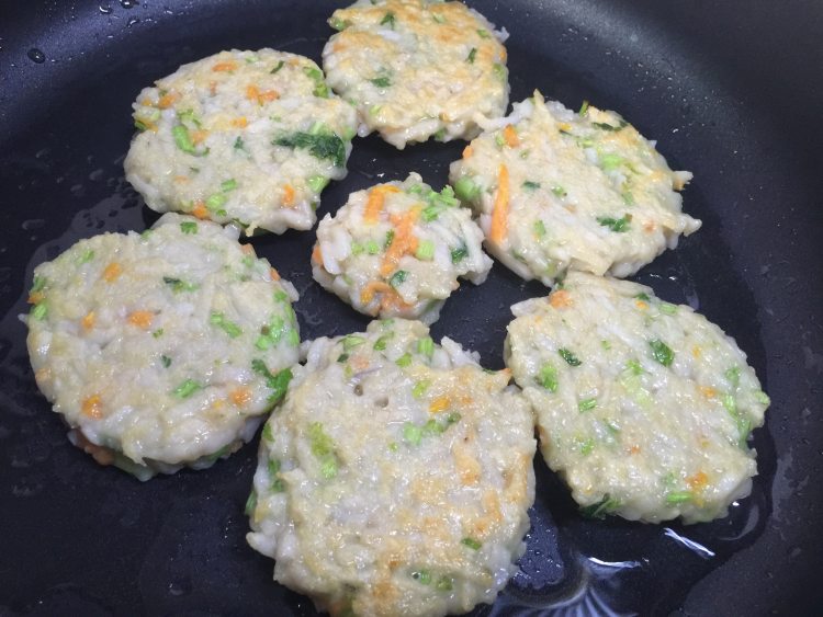 香煎鸡蛋藕饼步骤11