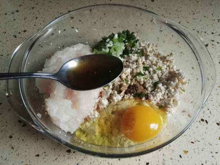 干炸豆腐鱼丸子步骤4