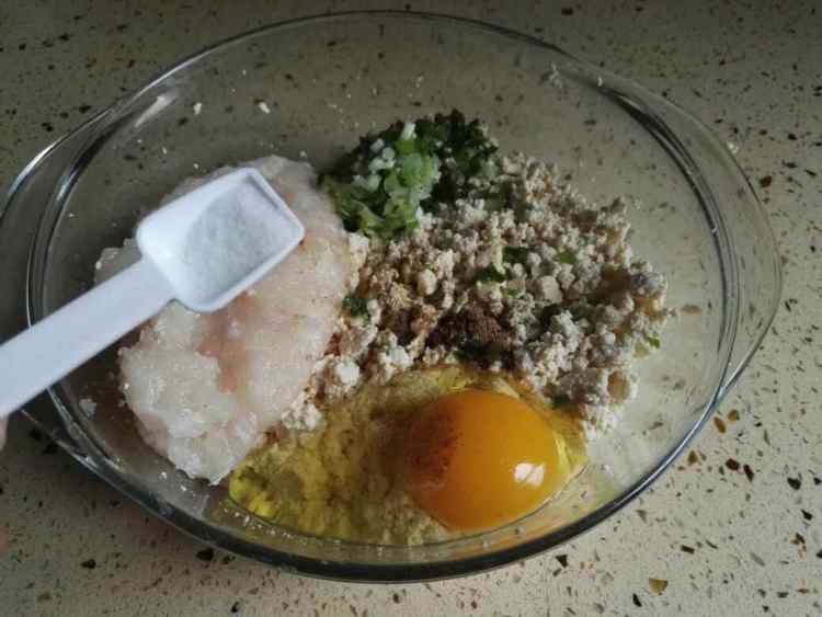 干炸豆腐鱼丸子步骤6