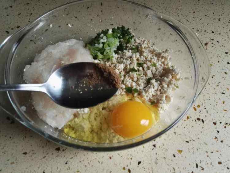 干炸豆腐鱼丸子步骤5