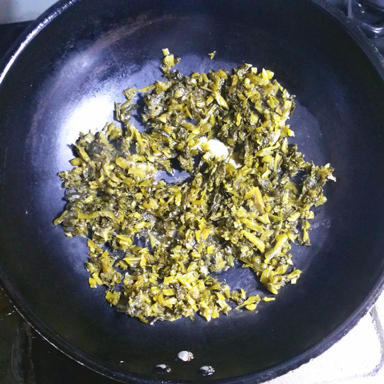 雪菜泡椒炒牛黄喉步骤7