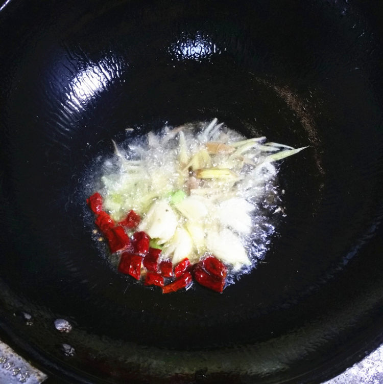 雪菜泡椒炒牛黄喉步骤8