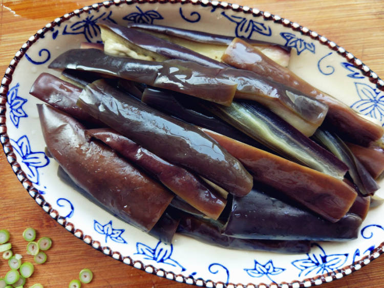 麻酱肉末拌茄子步骤4