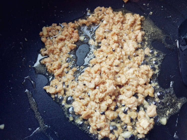 麻酱肉末拌茄子步骤3