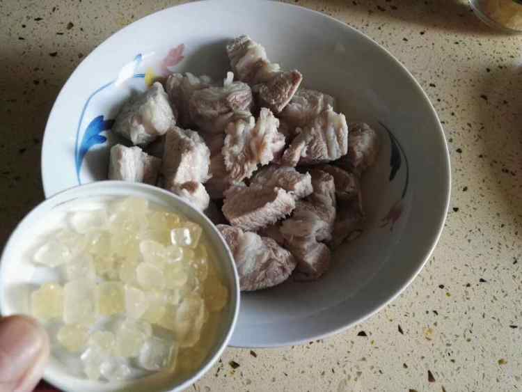 五花肉烧石笋干步骤7