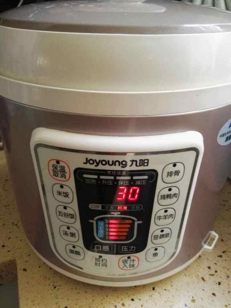 五花肉烧石笋干步骤12