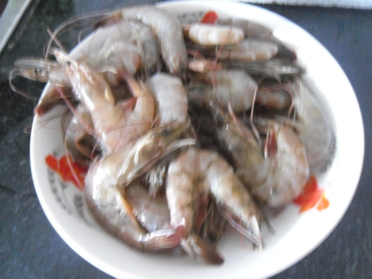 蒜蓉炒虾步骤1
