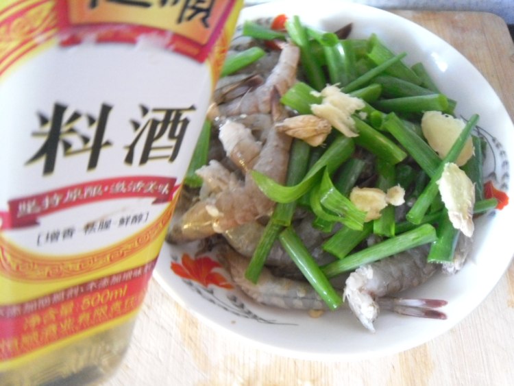 蒜蓉炒虾步骤3