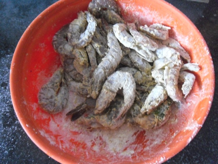 蒜蓉炒虾步骤5