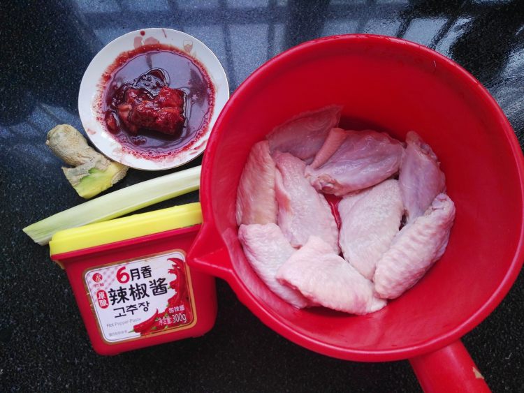 黑椒腐乳烤鸡翅步骤1