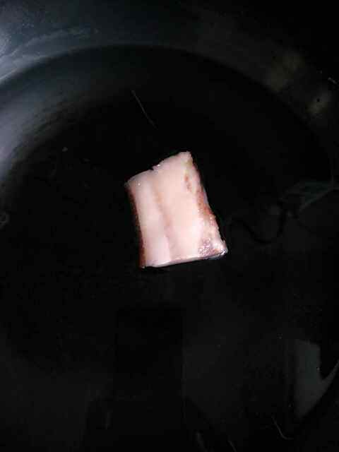 洋葱青椒炒腊肉步骤1