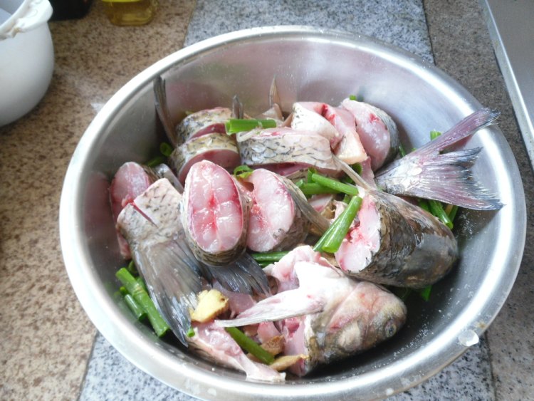酥香草鱼步骤4