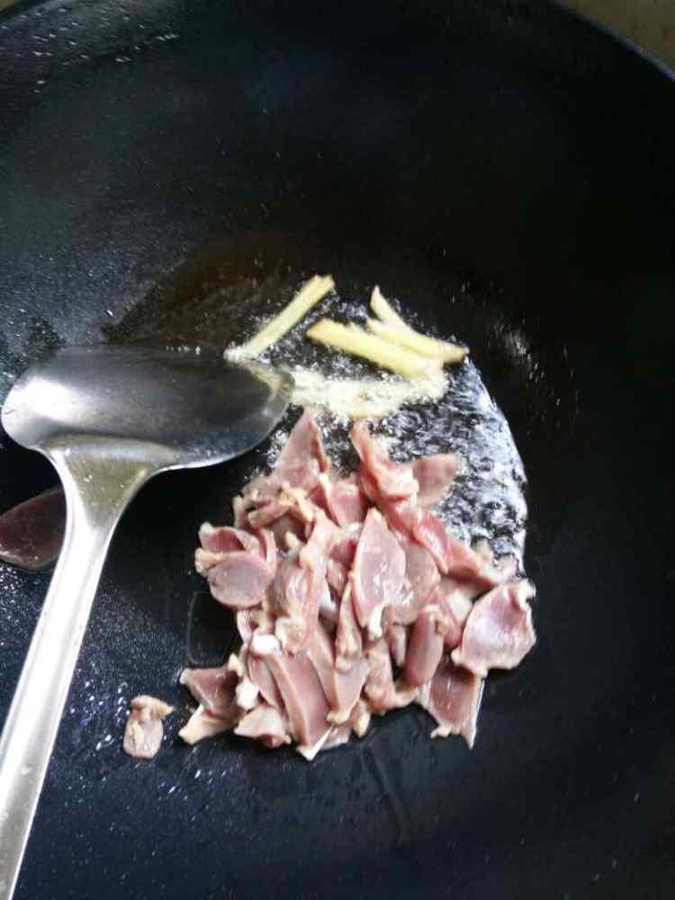 毛豆炒鸭胗步骤6