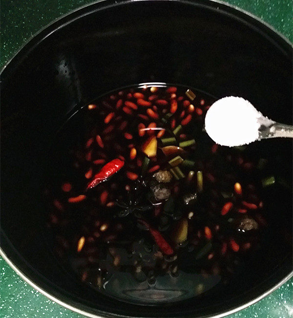 黄豆煲鸭翅步骤5
