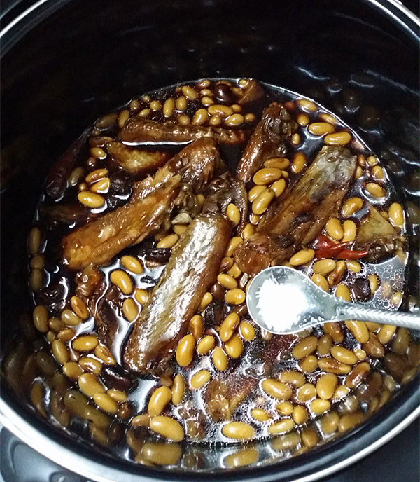 黄豆煲鸭翅步骤11