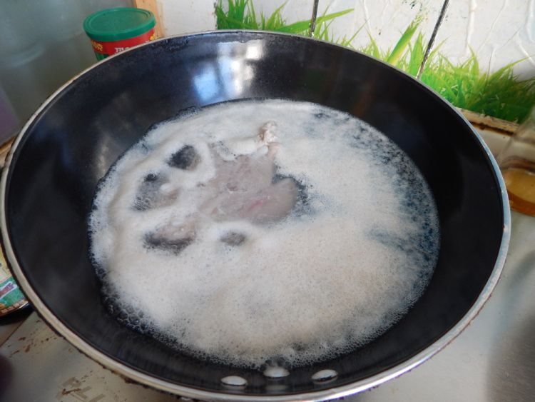 茄子烧月牙骨步骤4