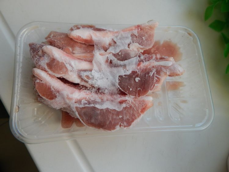 茄子烧月牙骨步骤1