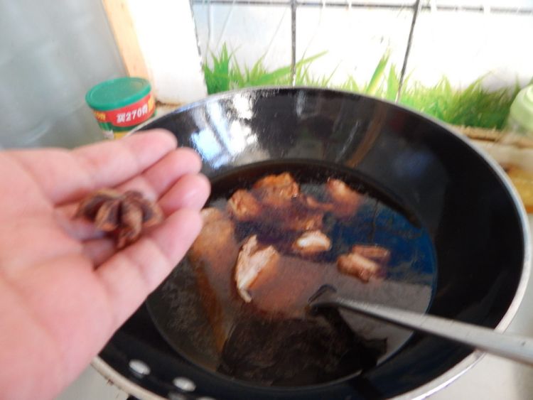 茄子烧月牙骨步骤12