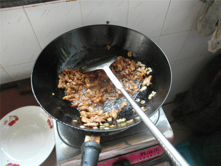 双椒肉丝炒冬笋步骤9