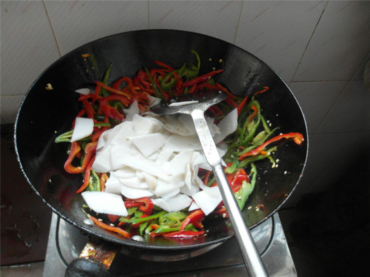 双椒肉丝炒冬笋步骤11