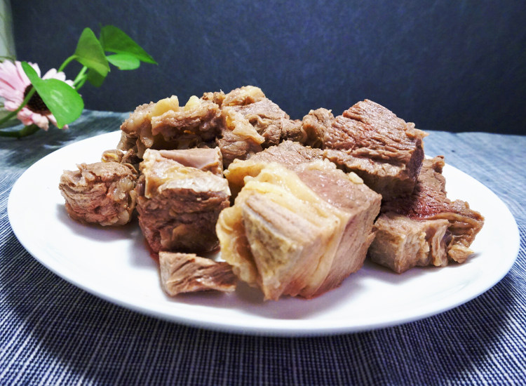 土豆焖牛肉步骤2