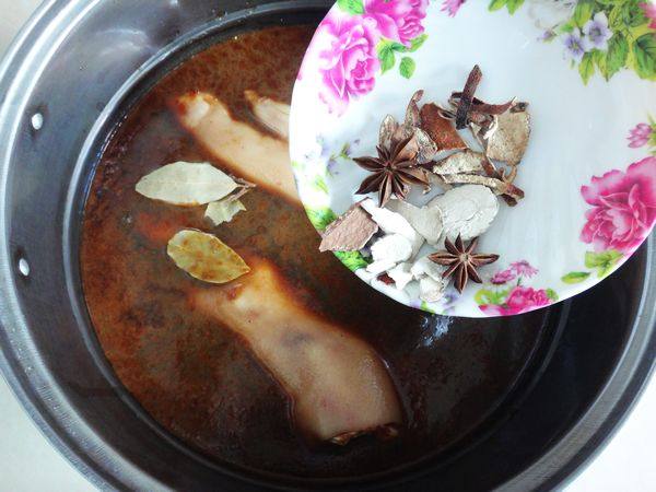 凉拌卤猪蹄步骤5