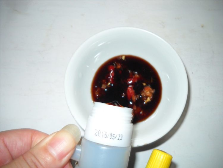芫荽花生拌皮蛋步骤8