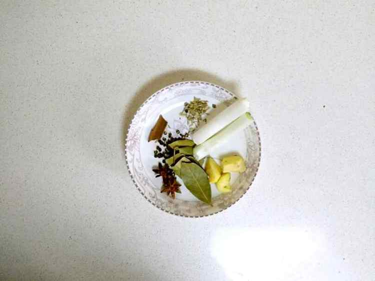 五香卤牛腱子步骤3