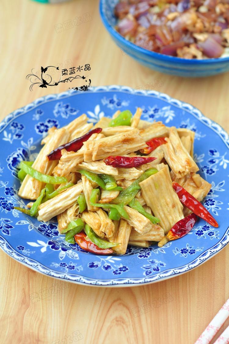 尖椒炒腐竹步骤7