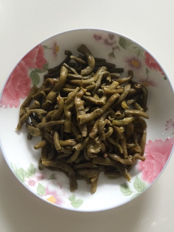 酸豇豆炒鸡胗步骤1
