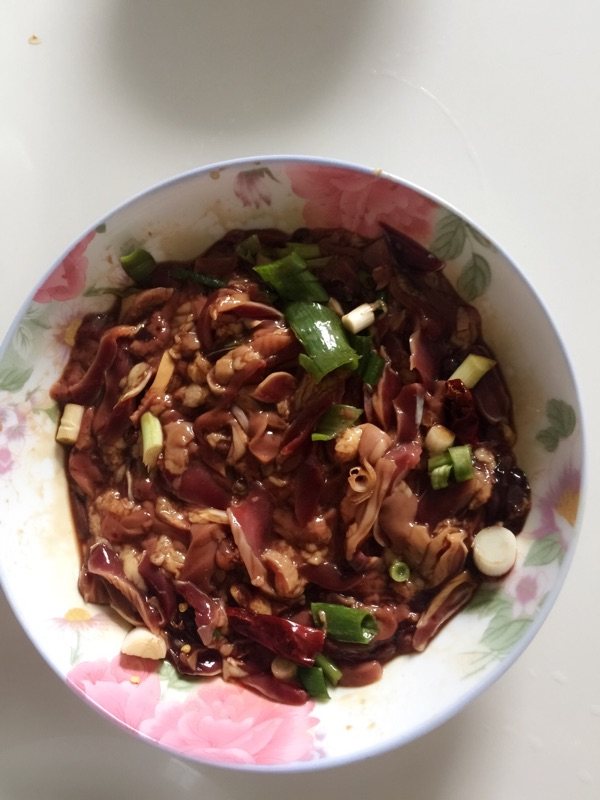酸豇豆炒鸡胗步骤3