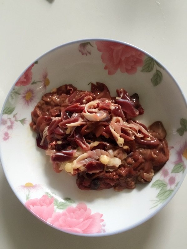 酸豇豆炒鸡胗步骤2