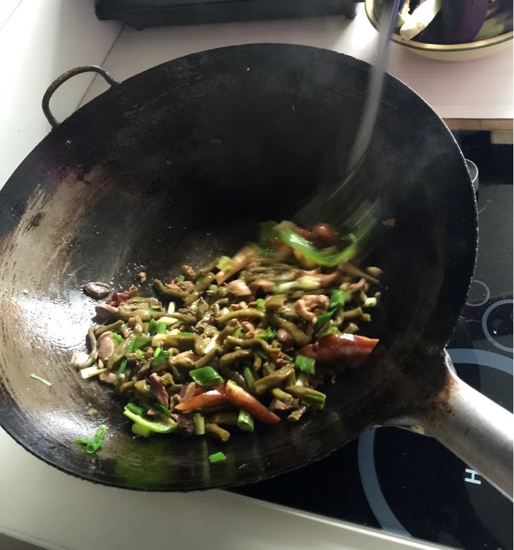 酸豇豆炒鸡胗步骤7