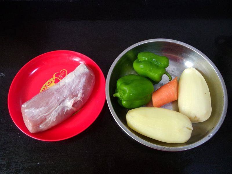 腰肉炒三丁步骤1