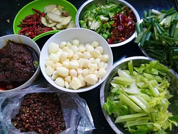 麻辣干锅龙虾步骤2