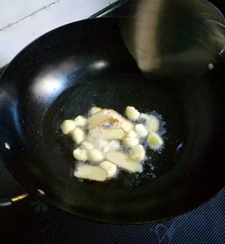 麻辣干锅龙虾步骤3