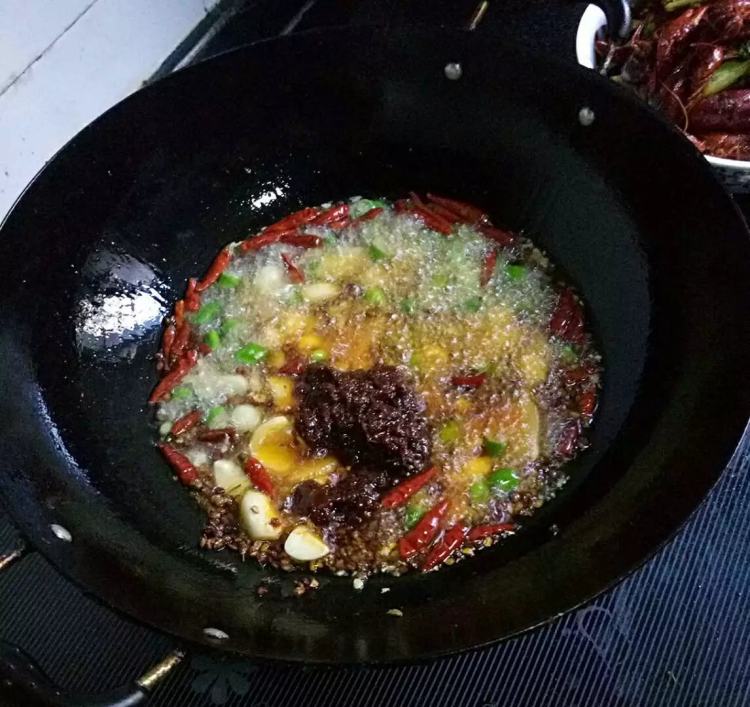 麻辣干锅龙虾步骤5