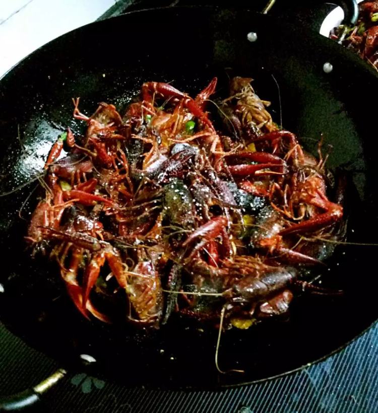 麻辣干锅龙虾步骤7