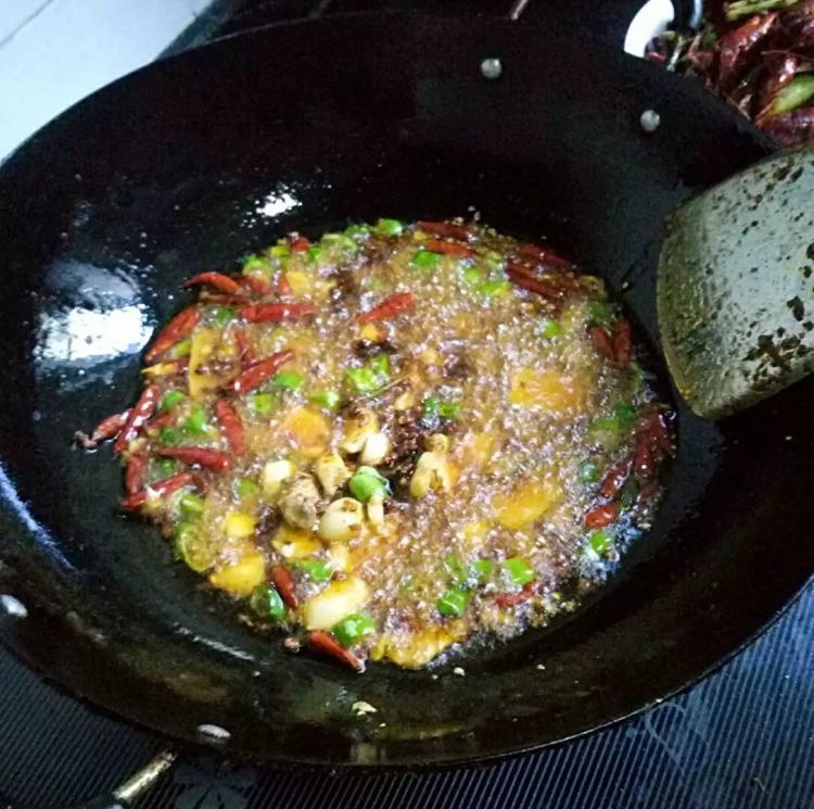 麻辣干锅龙虾步骤6