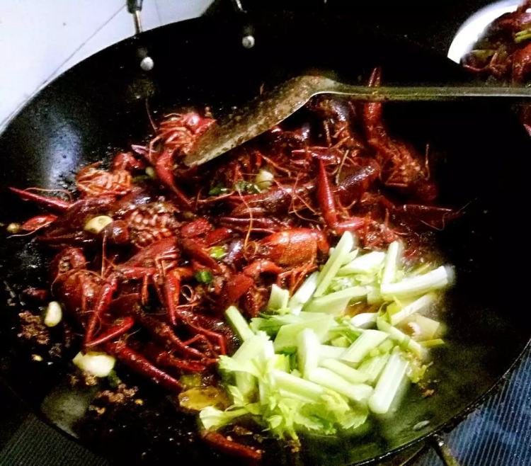 麻辣干锅龙虾步骤9
