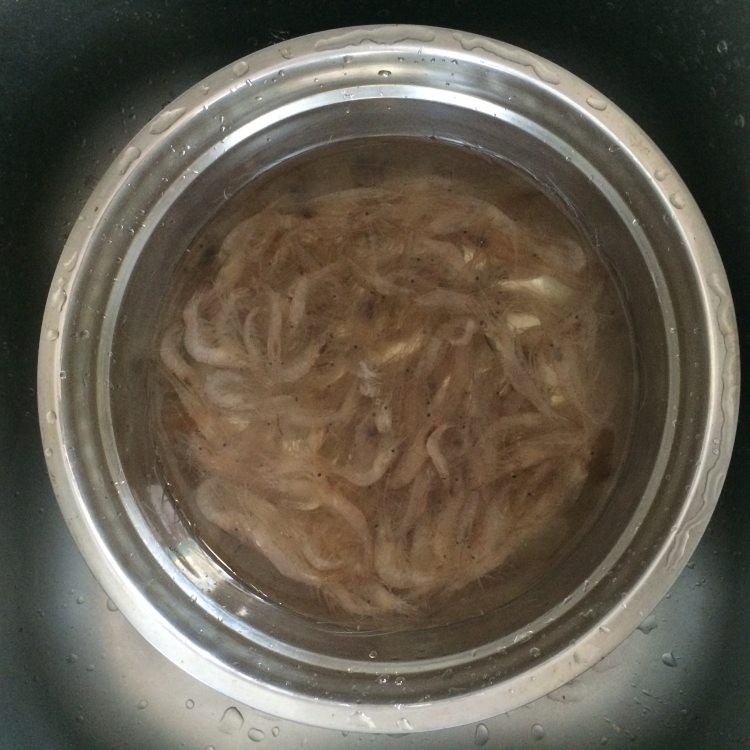 酥炸小河虾步骤2