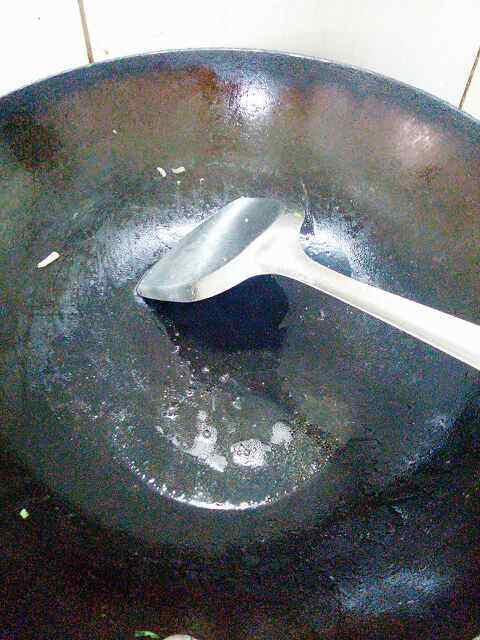 酸豆角炒猪小肠步骤3