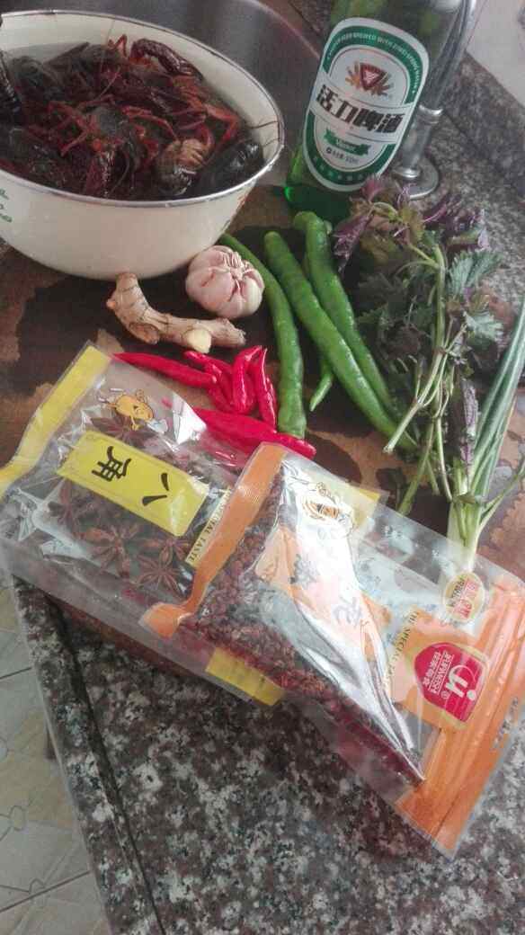 麻辣啤酒小龙虾步骤1