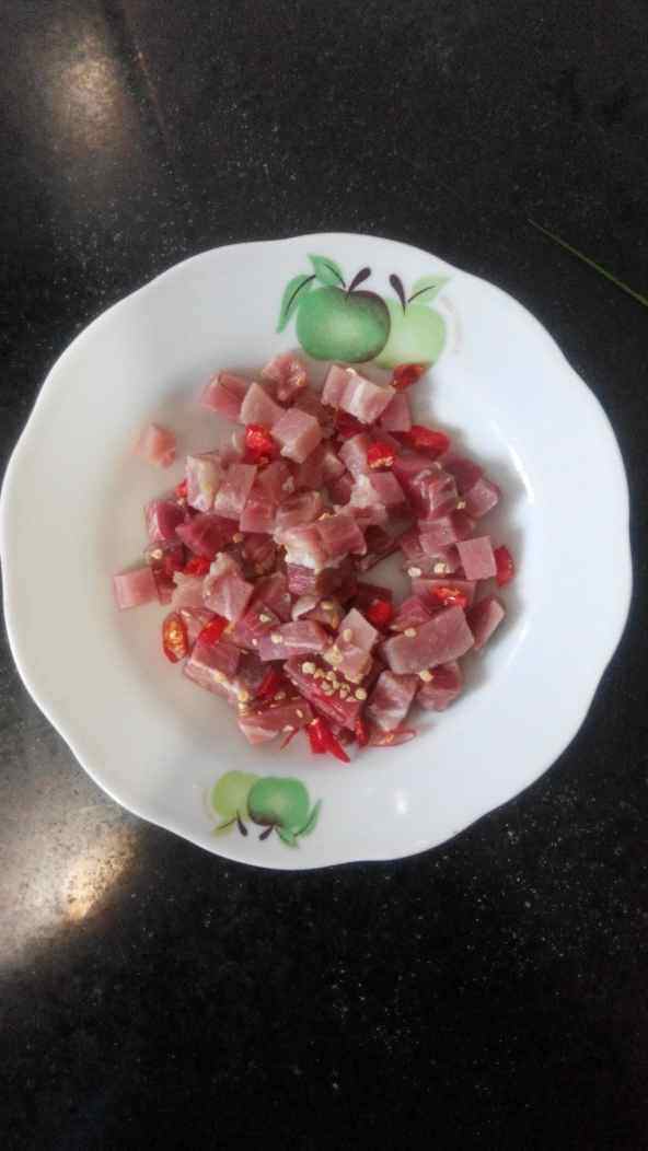 青红椒韮菜花肉丝步骤4