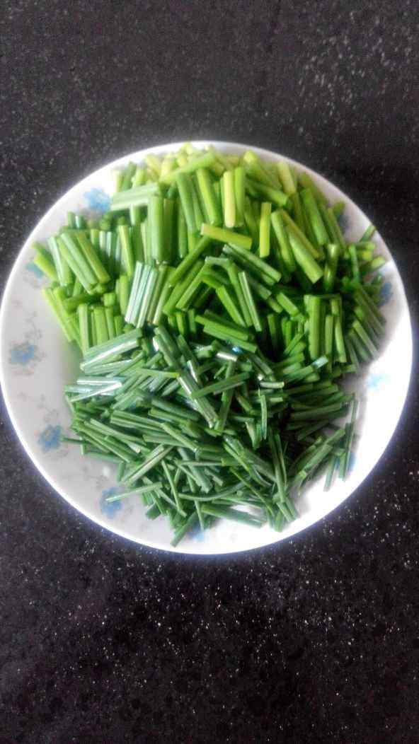 青红椒韮菜花肉丝步骤2