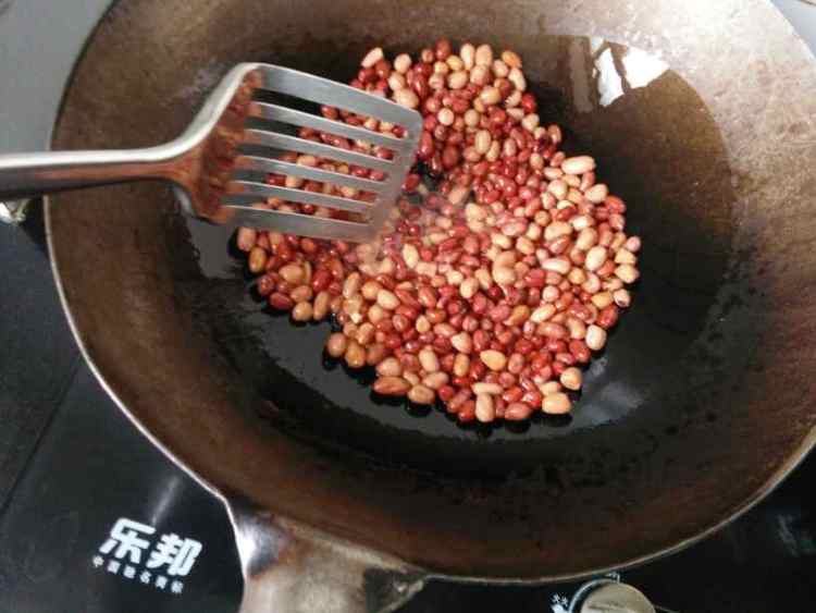 油炒花生米步骤3