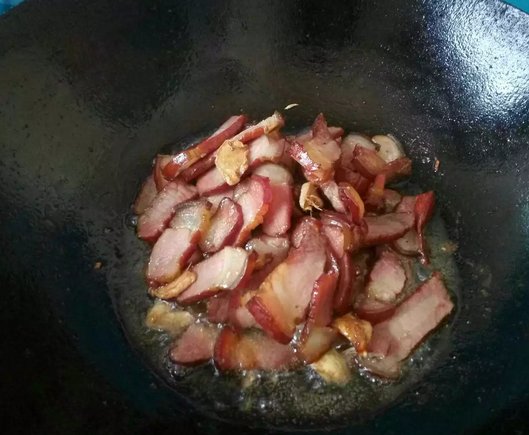 炒三湘腊肉步骤4